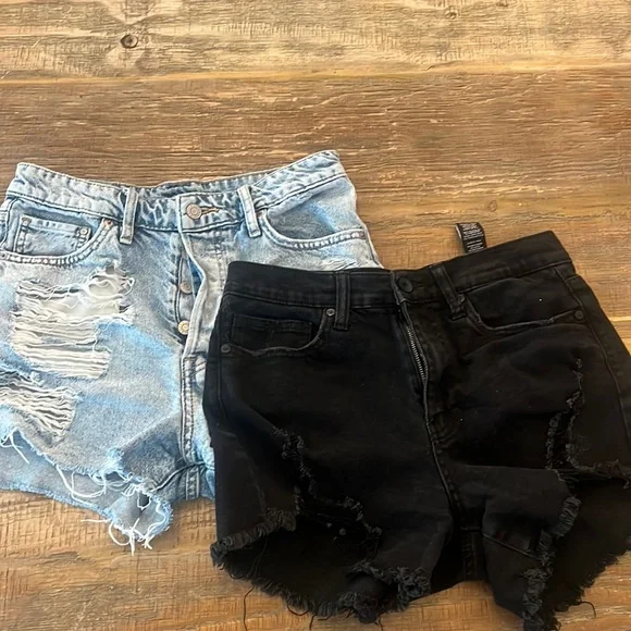 2 pairs of jean shorts - Picture 1 of 5